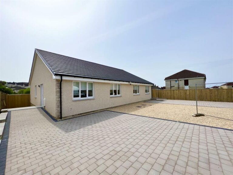 Wester Mavisbank Avenue, Airdrie, ML6