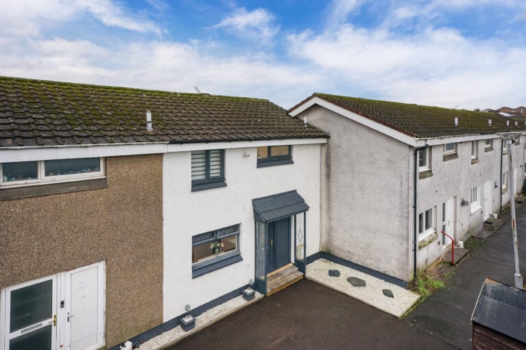 Blades Court, Gartcosh, G69